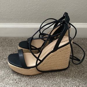 •Womens 7 1/2 heels •Strappy •Never been worn